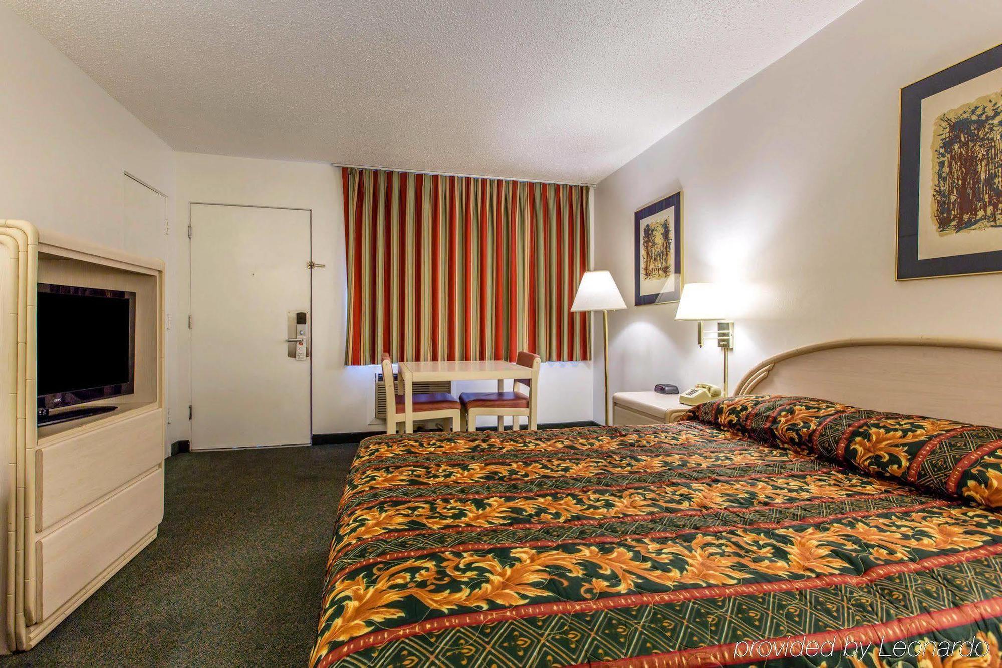 Laguna Hotel 2*